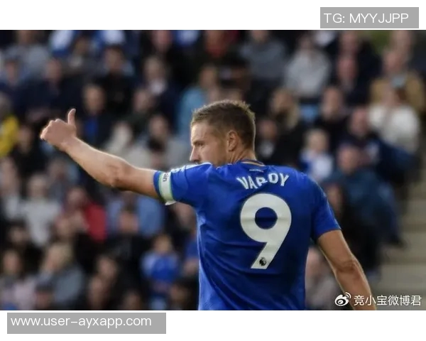 老兵不死!瓦尔迪荣获意甲11月最佳球员奖杯展现不凡实力 老兵不死!瓦尔迪荣获意甲11月最佳球员奖杯展现不凡实力